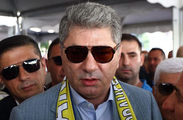 Hakan Safi, yeni transferini sandık başında ilan etti
