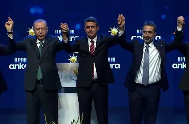 Haymana Belediye Başkanı Levent Koç, AK Parti’ye geçti! Rozetini Cumhurbaşkanı Erdoğan taktı