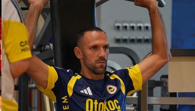 Herkes tatildeyken o durmuyor! Vedat Muriqi, çalışmalara başladı