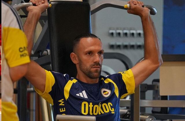 Herkes tatildeyken o durmuyor! Vedat Muriqi, çalışmalara başladı