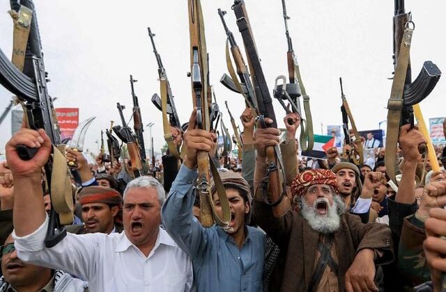 Husilerden İsrail’e yeni darbe! Kızıldeniz’i kapattılar