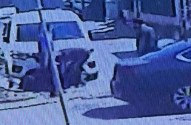 Adapazarı’nda sokakta vurduğu husumetlisine kemeriyle turnike yaptı; O anlar kamerada