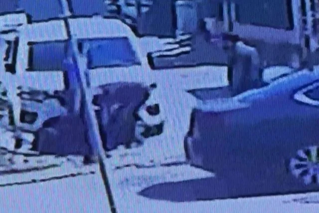 Adapazarı’nda sokakta vurduğu husumetlisine kemeriyle turnike yaptı; O anlar kamerada