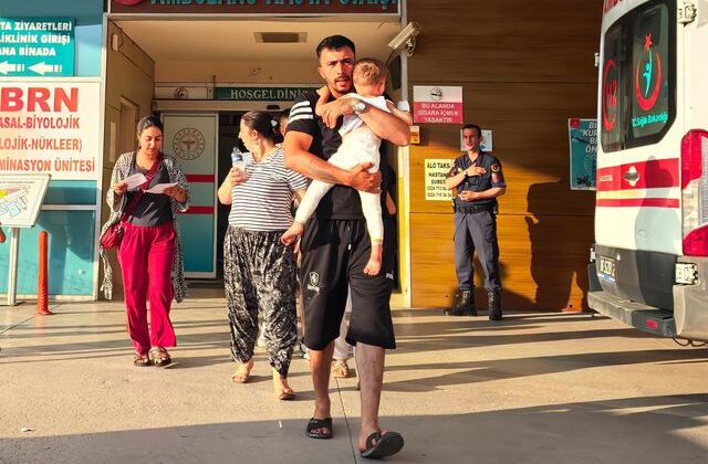Facia ucuz atlatıldı, mangal ateşine düşen 2 yaşındaki çocuk yaralandı