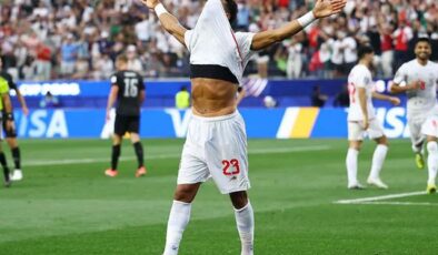 İranlı futbolcunun gol sevinci olay oldu