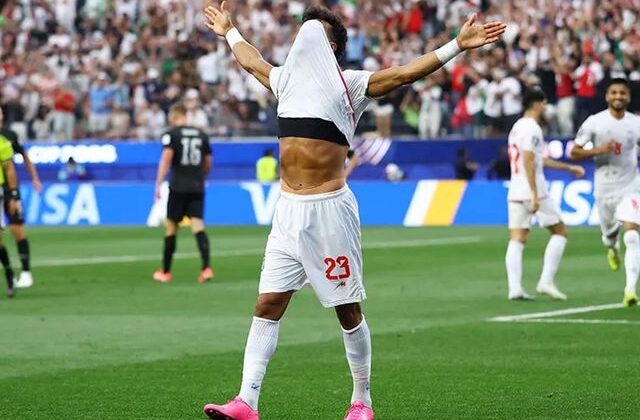 İranlı futbolcunun gol sevinci olay oldu