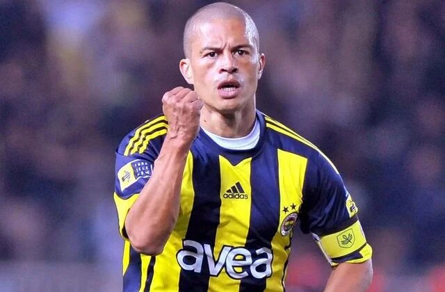 İsmail Kartal’ın açıklandığını gören Alex hemen telefona sarıldı