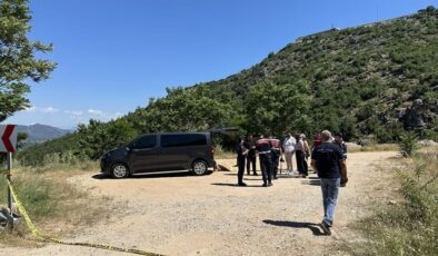 Isparta’da park halindeki araçtan 2 gencin cesedi çıktı