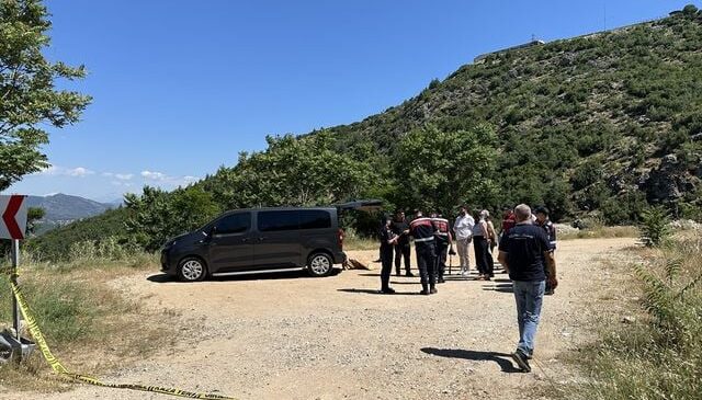 Isparta’da park halindeki araçtan 2 gencin cesedi çıktı