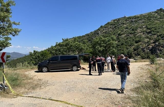 Isparta’da park halindeki araçtan 2 gencin cesedi çıktı