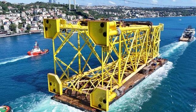 İstanbul Boğazı’nda nefes kesen anlar