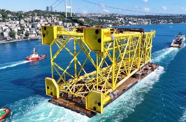 İstanbul Boğazı’nda nefes kesen anlar