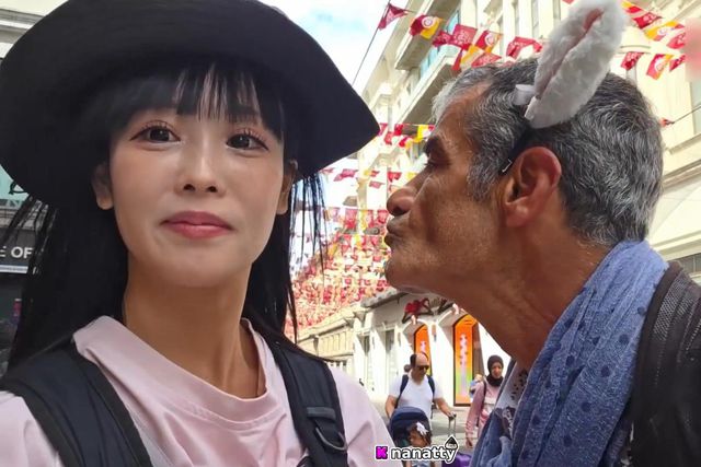Taksim’de skandal görüntü! Japon yayıncıyı rahatsız etti, esnaf müdahale etti