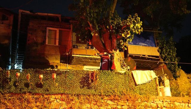 Mutfak tavanından sıva düştü, 5 kişilik aile tahliye edildi