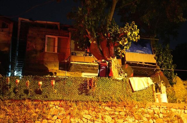 Mutfak tavanından sıva düştü, 5 kişilik aile tahliye edildi