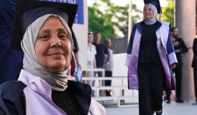 Kanser nedeniyle ara verdiği üniversiteden 38 yıl sonra birincilikle mezun oldu