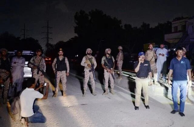 Pakistan’da askeri karargaha silahlı saldırı: 3 ölü