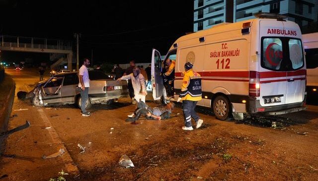 Kastamonu’da can pazarı: Yaralıyı kurtarmaya çalışanlara başka bir araç çarptı, 6 yaralı