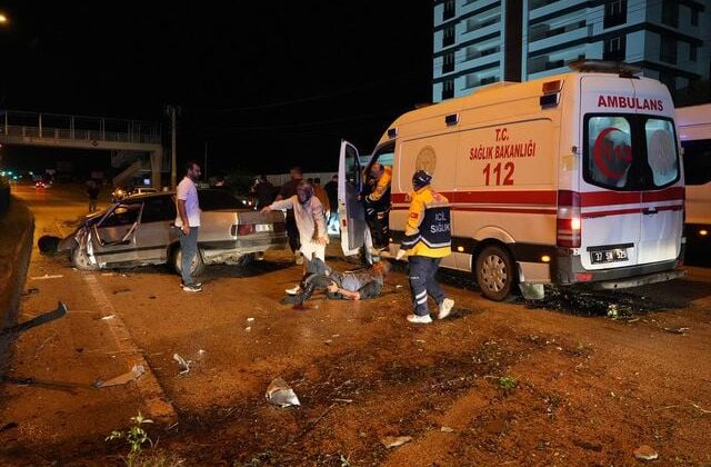Kastamonu’da can pazarı: Yaralıyı kurtarmaya çalışanlara başka bir araç çarptı, 6 yaralı