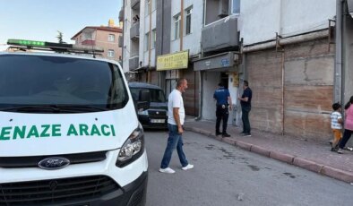 Kendisini su borusuna asarak intihar etti