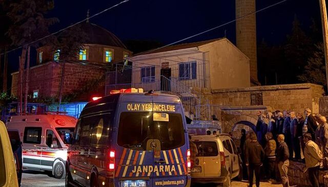 Yatsı namazı öncesi cami cemaatine bıçaklı saldırı! 2 kişi hayatını kaybetti