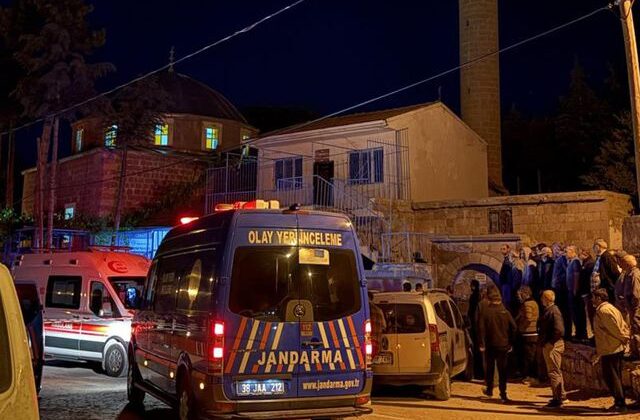 Yatsı namazı öncesi cami cemaatine bıçaklı saldırı! 2 kişi hayatını kaybetti