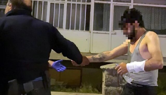 Evinde bıçakla kendine zarar veren şahsın hayatını polisin telefon detayı kurtardı