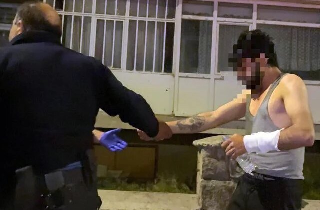 Evinde bıçakla kendine zarar veren şahsın hayatını polisin telefon detayı kurtardı