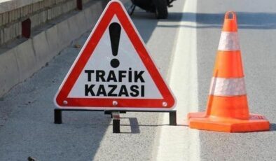 Katliam gibi kaza! Devrilen araçtaki 3 kişi feci şekilde can verdi
