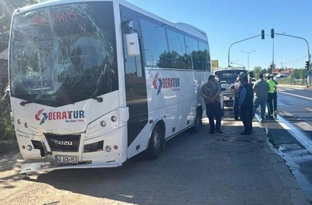 Kırşehir’de işçi servislerinin karıştığı kazada 17 kişi yaralandı
