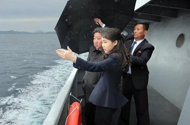 Kızını da yanına alan Kim Jong Un’dan dünyaya 10 bin tonluk gözdağı