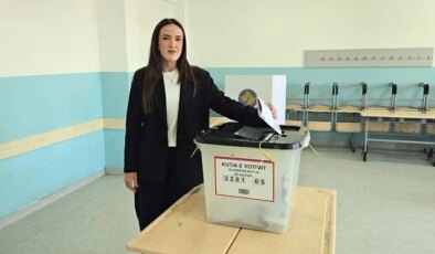Kosova’daki genel seçimlerde Başbakan Kurti’nin partisi yüzde 47,13 oyla birinci oldu