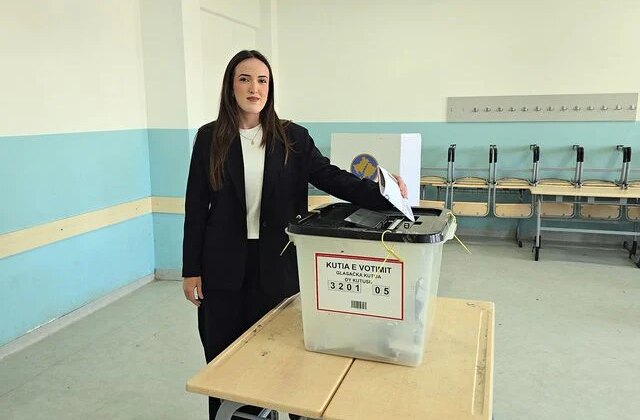 Kosova’daki genel seçimlerde Başbakan Kurti’nin partisi yüzde 47,13 oyla birinci oldu