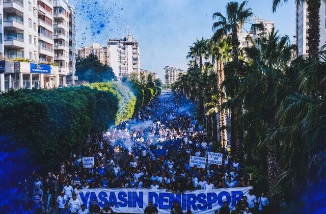 Ligi eksi 57 puanla tamamlamışlardı! Adana Demirspor taraftarı sokaklara indi
