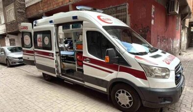 Mahalle sakinleri kokudan şüphelendi, yalnız yaşayan adam evinde ölü bulundu