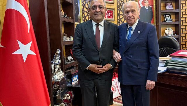 Makam odasında kol kola poz! Bahçeli, Sezgin Tanrıkulu’nu ağırladı