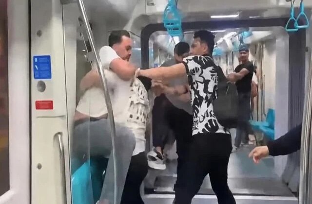 Marmaray’da tekmeler yumruklar havada uçuştu: Müdahale eden güvenlik görevlisi de hedef oldu