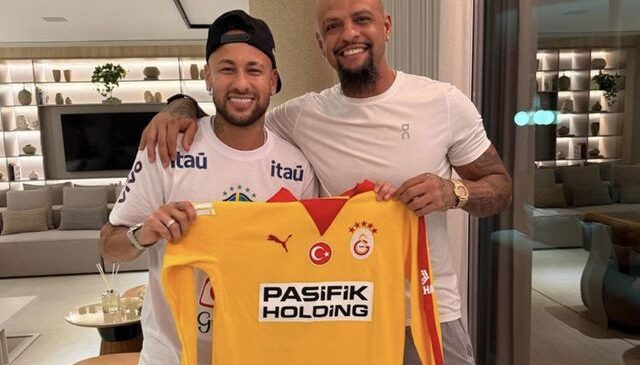 Melo, Neymar’a Galatasaray forması hediye etti