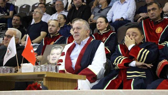 Amasya Üniversitesi’nde hüzün ve gurur: Bir yanda mezuniyet sevinci, diğer yanda derin hüzün