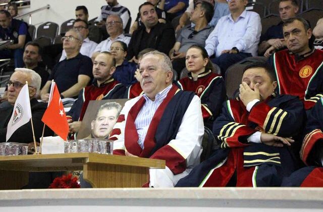 Amasya Üniversitesi’nde hüzün ve gurur: Bir yanda mezuniyet sevinci, diğer yanda derin hüzün
