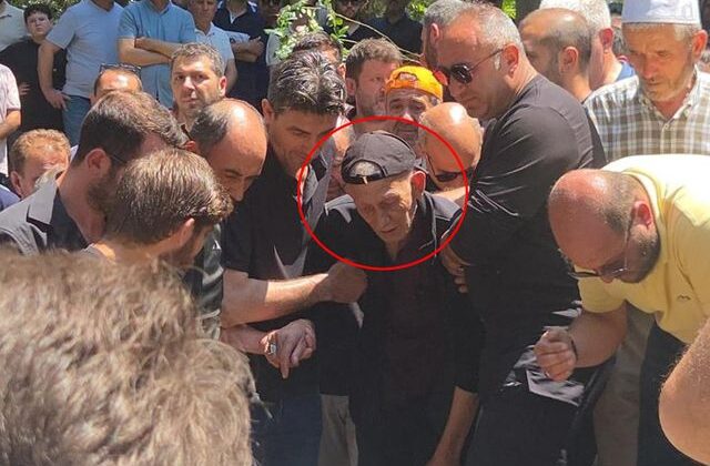 Kanser hastası babayı yıkan haber: İki çocuğunu yan yana defnetti