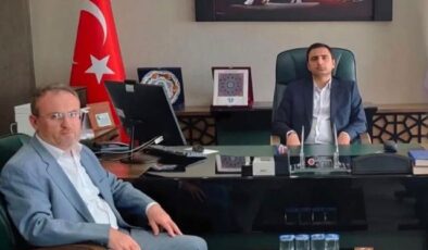 Müftülükte tartışma yaratan görüntü: Stajyer vali yardımcısı vekili makam koltuğuna oturdu, Diyanet camiasından tepki geldi