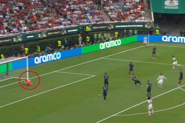 Muslera’dan yıkım gibi hata! Ülkesi Dünya Kupası’ndan elendi, herkes aynı yorumu yaptı