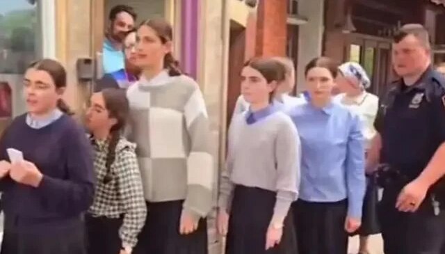 Film değil gerçek! Kaybolan 71 kız öğrenci tünelde bulundu