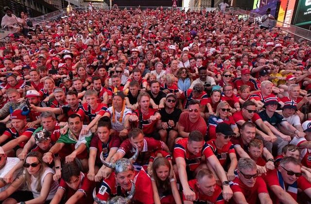 Dünya Kupası’na Norveçli taraftarlar damga vuruyor! Times Meydanı’nı Vikinglere çevirdiler