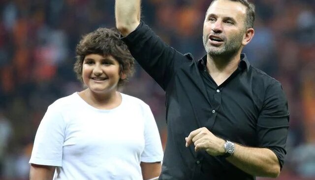 Okan Buruk’un oğlunu görenler tanıyamadı! Boyu babasını geçti