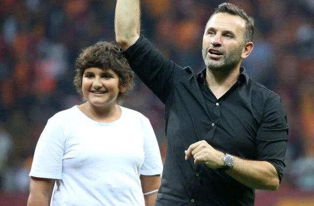 Okan Buruk’un oğlunu görenler tanıyamadı! Boyu babasını geçti