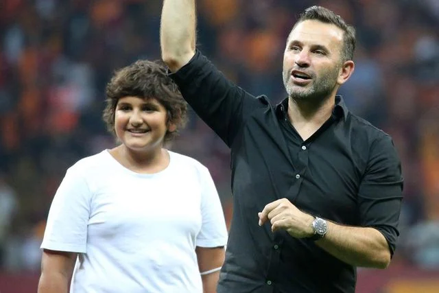 Okan Buruk’un oğlunu görenler tanıyamadı! Boyu babasını geçti