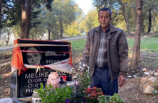 Kızının mezarından ayrılmıyordu! Kanserden hayatını kaybetti