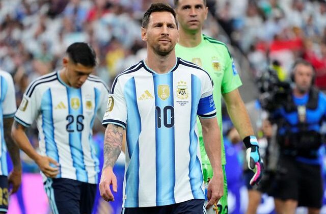 Önce penaltı kaçırdı, sonra golünü attı! Lionel Messi rekorun tek sahibi